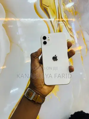 Photo - Apple iPhone 11 64 GB White