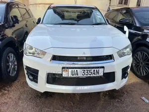Photo - Mitsubishi Outlander SE 2010 Off white