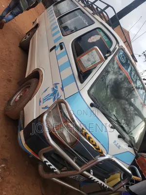 Photo - Toyota HiAce 1999 White