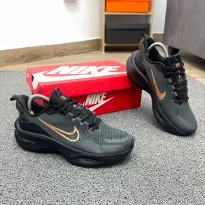 New Nike Zoom X Happy Hombre Runner Sneakers in Stock
