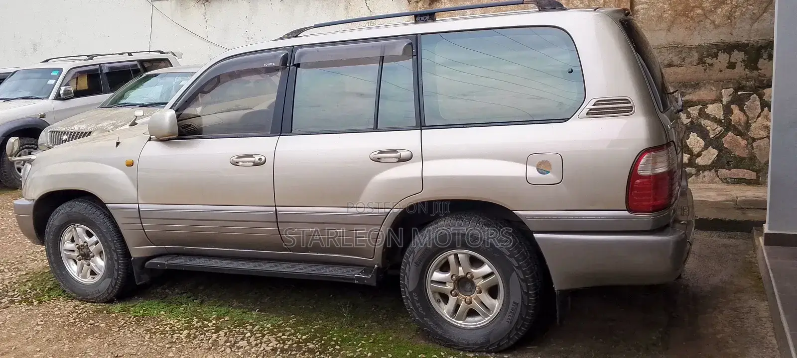 Toyota Land Cruiser Cygnus 4.7 1999 Gold