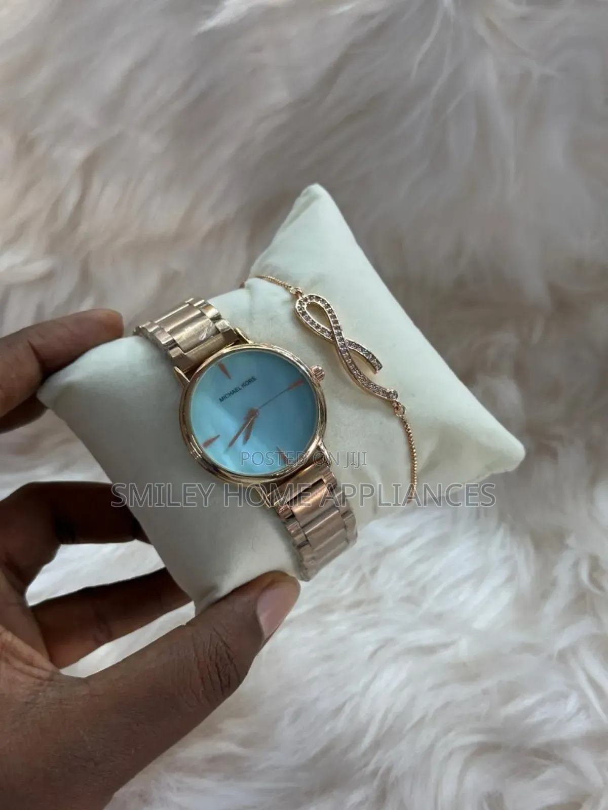 Ladies Michael Kors Wrist Analog Time Piece With Bracelet