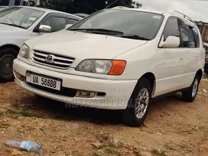 Photo - Toyota Ipsum 2000 White