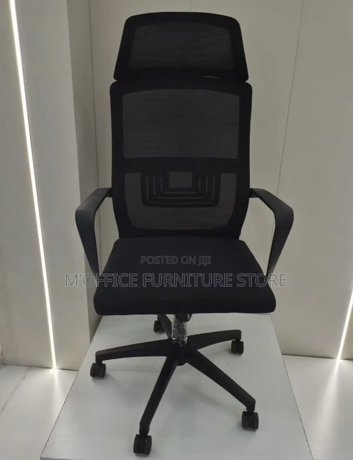 Broad Headrest Office Chairs