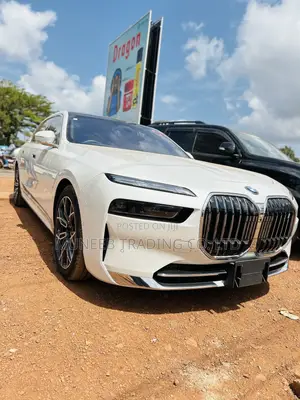 BMW i7 2023 White
