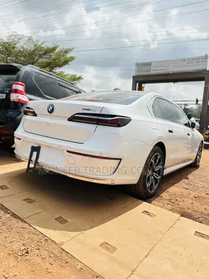 BMW i7 2023 White