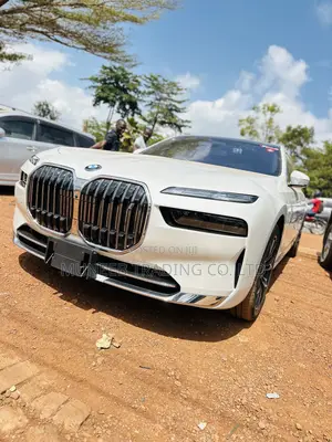 BMW i7 2023 White