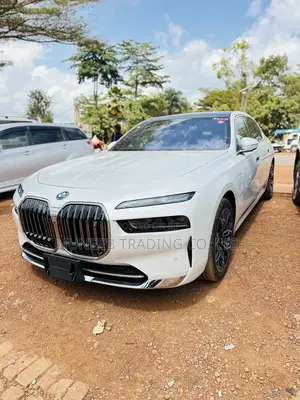 BMW i7 2023 White