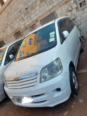 Photo - Toyota Noah 2006 White