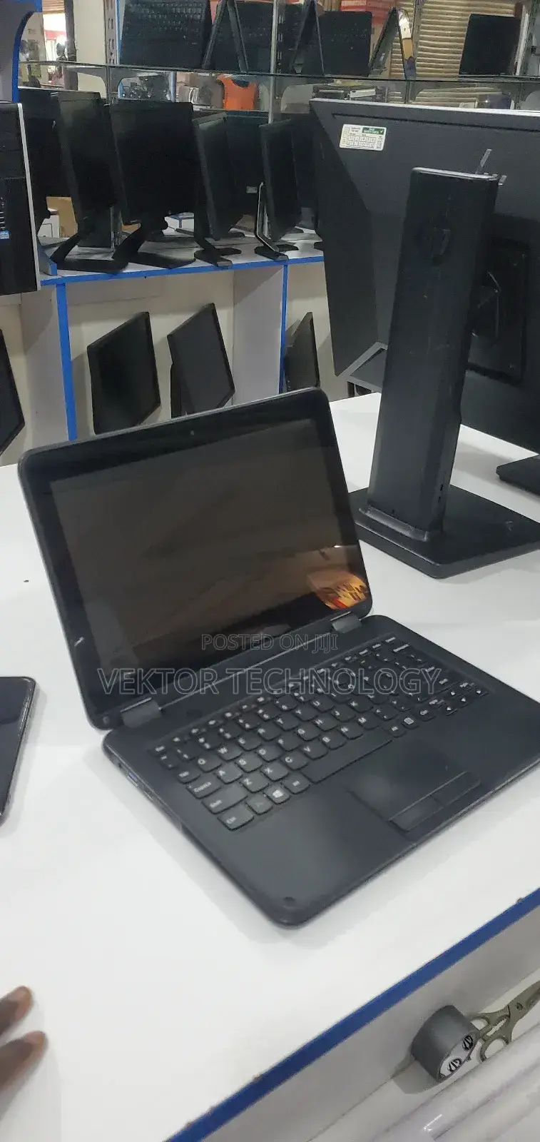 Laptop Lenovo 300e 8GB Intel Celeron SSD 128GB