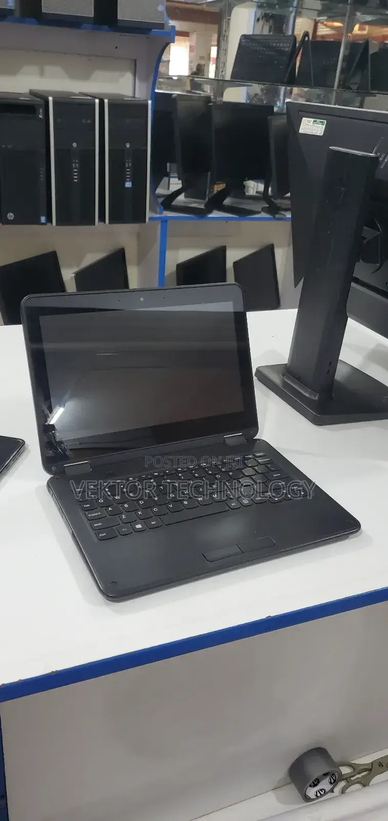Laptop Lenovo 300e 8GB Intel Celeron SSD 128GB