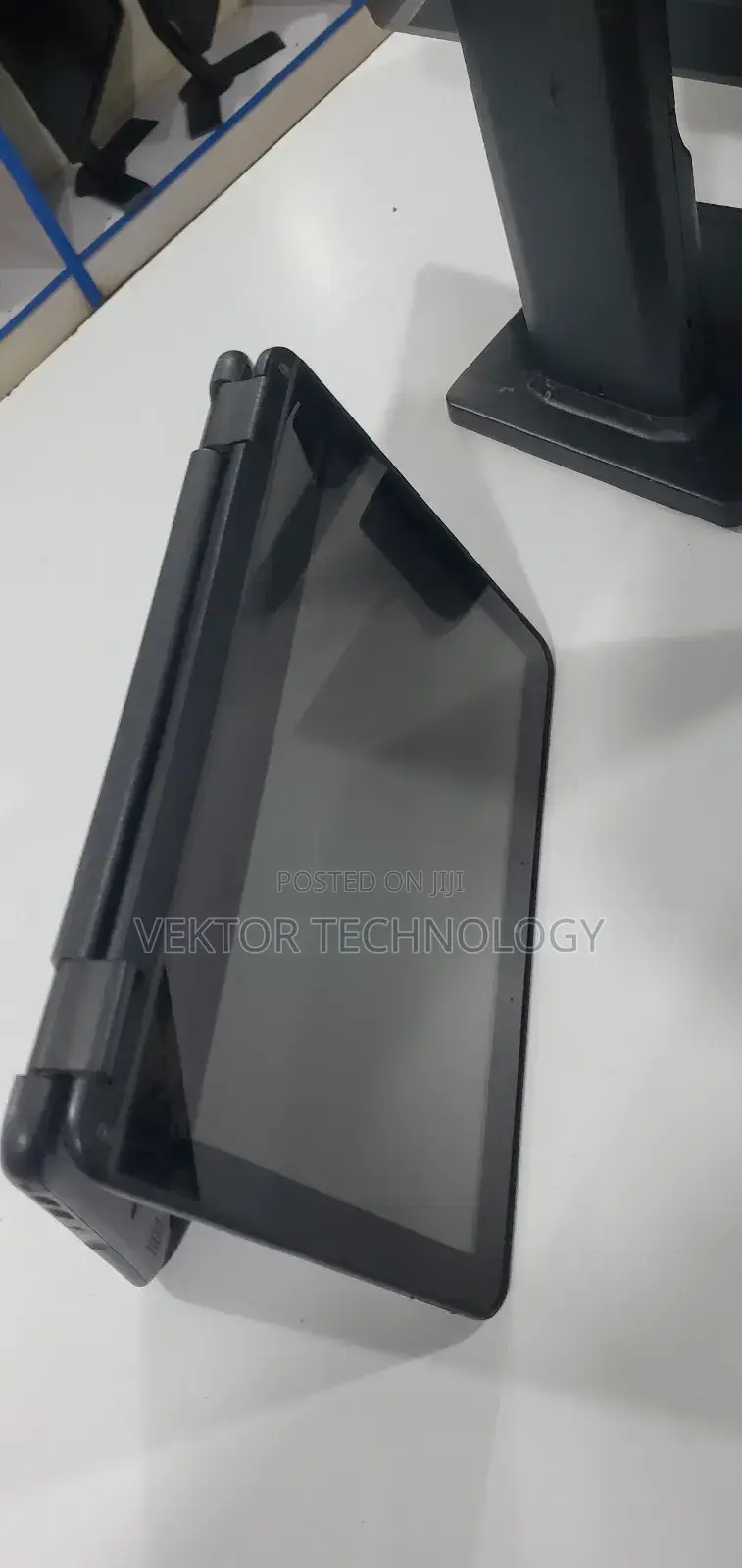 Laptop Lenovo 300e 8GB Intel Celeron SSD 128GB