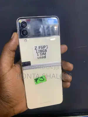 Photo - Samsung Galaxy Z Flip 3 128 GB White