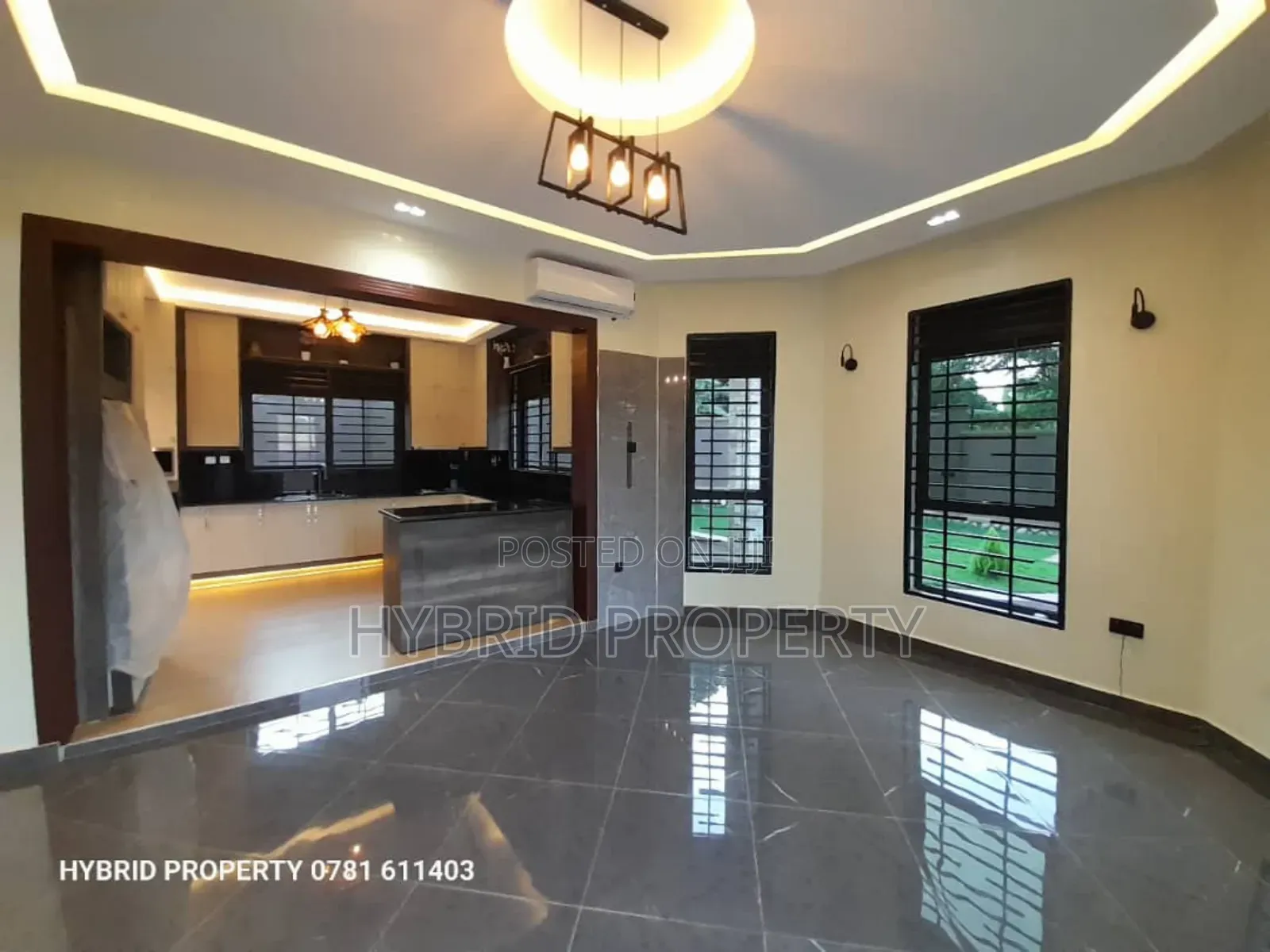 5bdrm Penthouse in Wakiso Town Along for sale