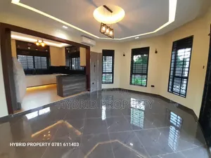 5bdrm Penthouse in Wakiso Town Along for sale