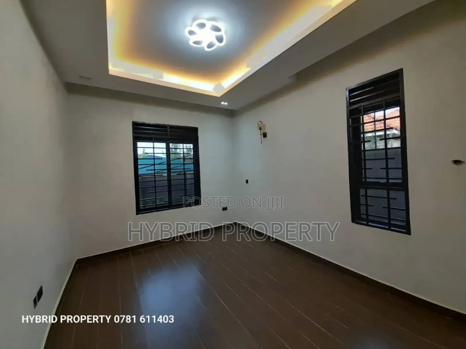 5bdrm Penthouse in Wakiso Town Along for sale