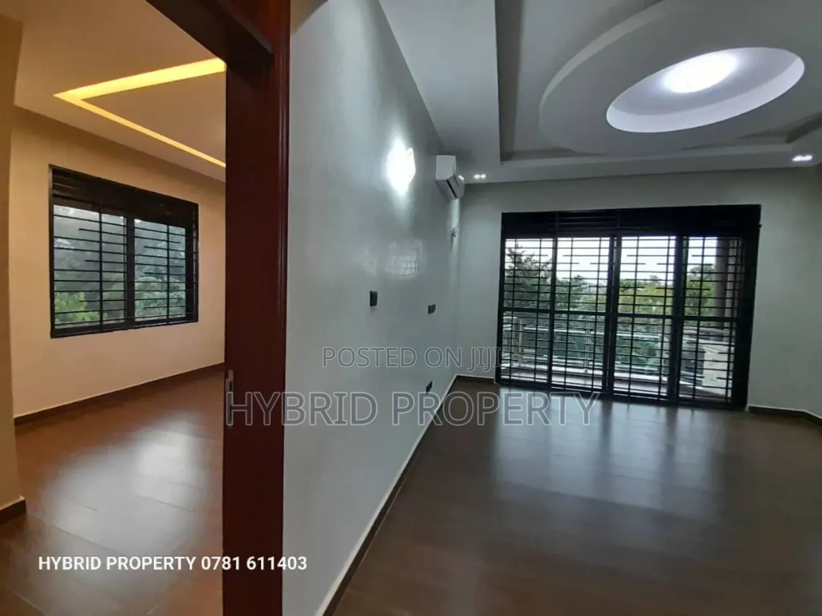 5bdrm Penthouse in Wakiso Town Along for sale