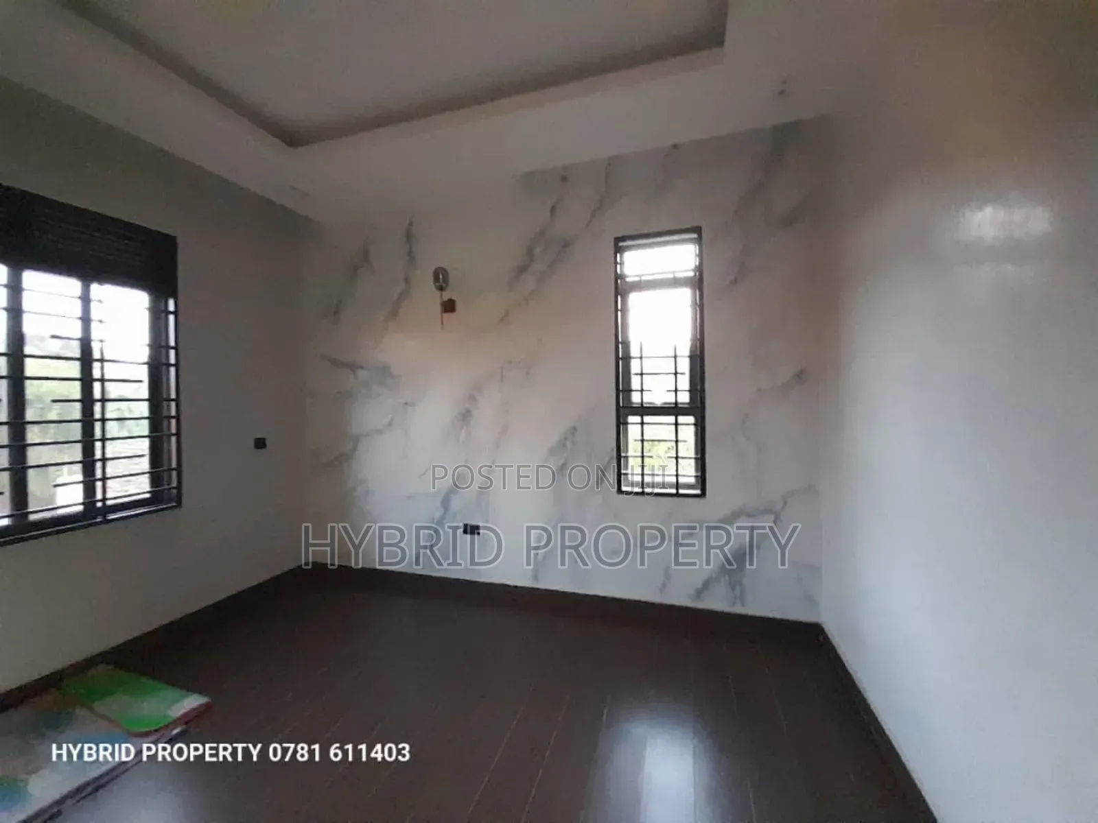 5bdrm Penthouse in Wakiso Town Along for sale