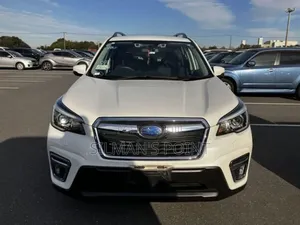 Photo - Subaru Forester Base AWD 2019 White