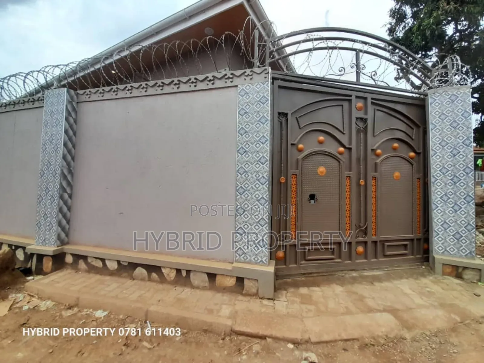 3bdrm Apartment in Kasubi~Kawaala Along, Rubaga for sale