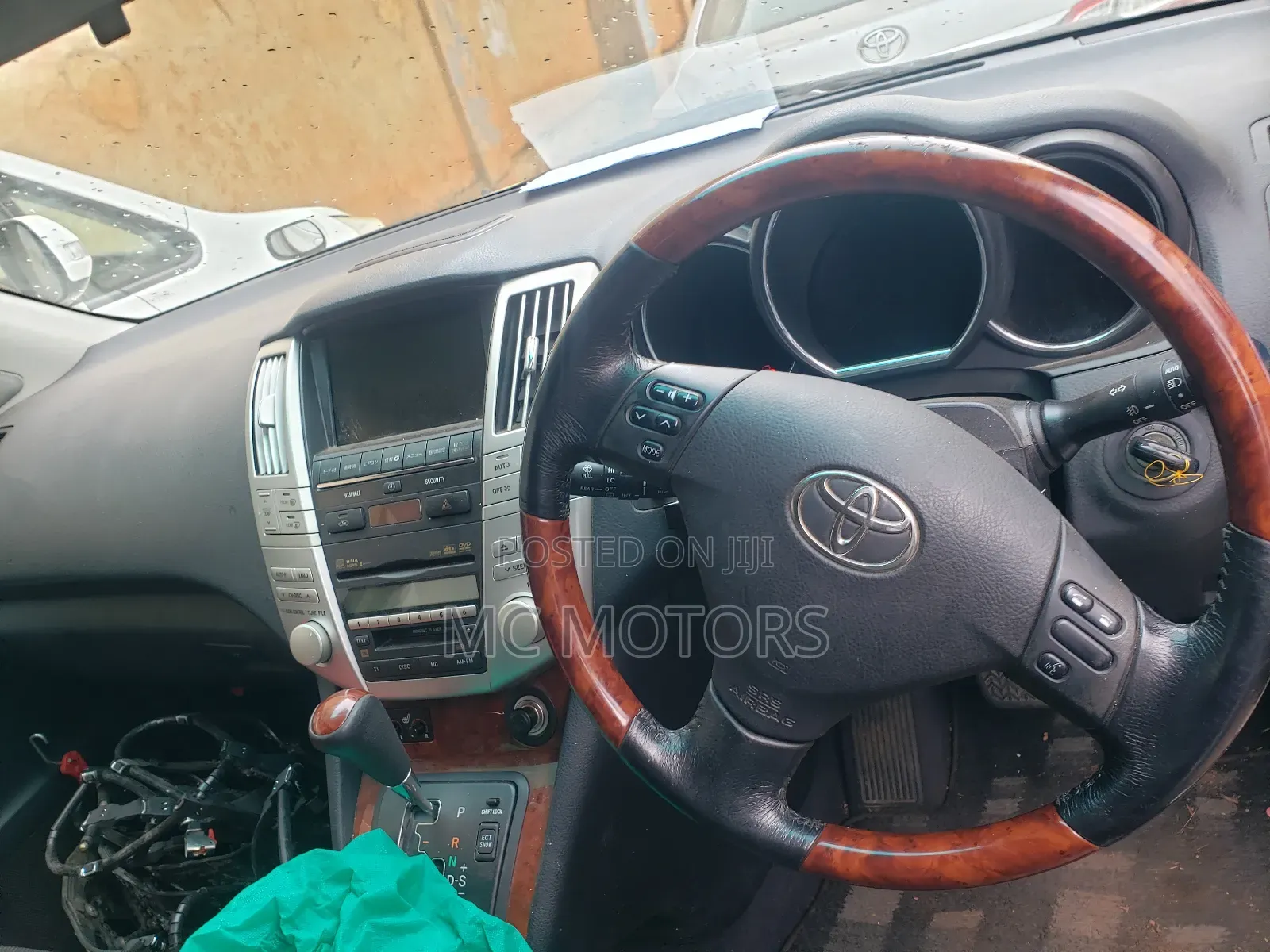 Toyota Harrier 2.4 2011 White