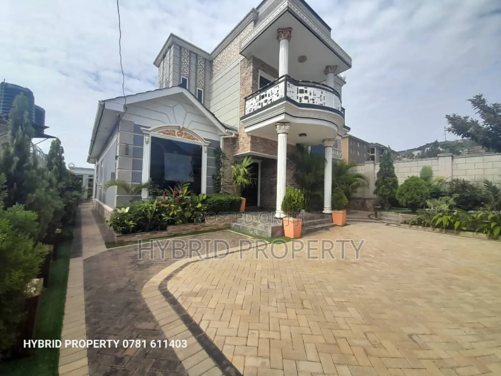 Furnished 4bdrm Penthouse in Nansana Along Hoima for sale