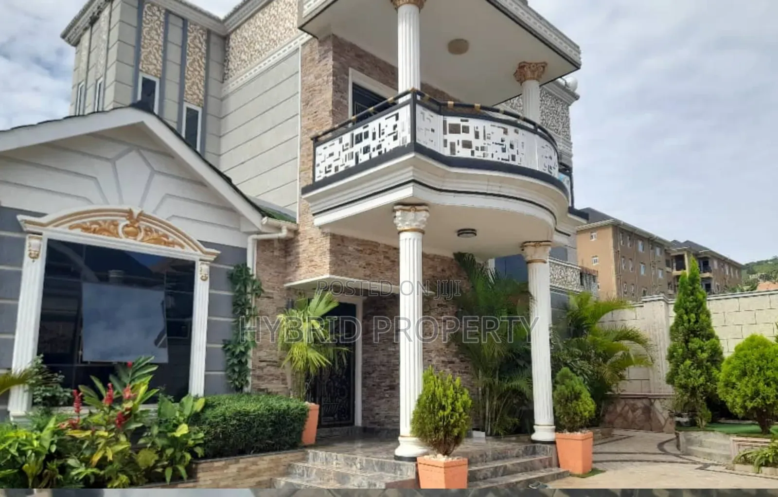 Furnished 4bdrm Penthouse in Nansana Along Hoima for sale