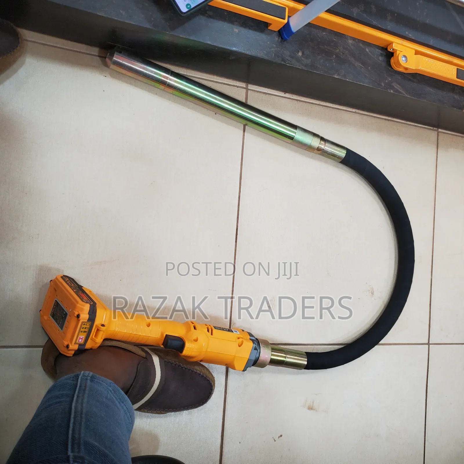Ingco 20v Lithium-Ion Cordless Concrete Vibrator 35 Mm