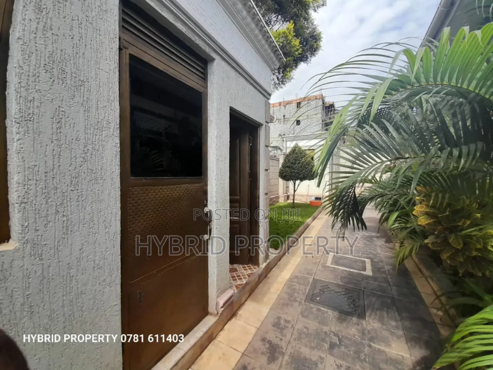 Furnished 4bdrm Penthouse in Nansana Along Hoima for sale