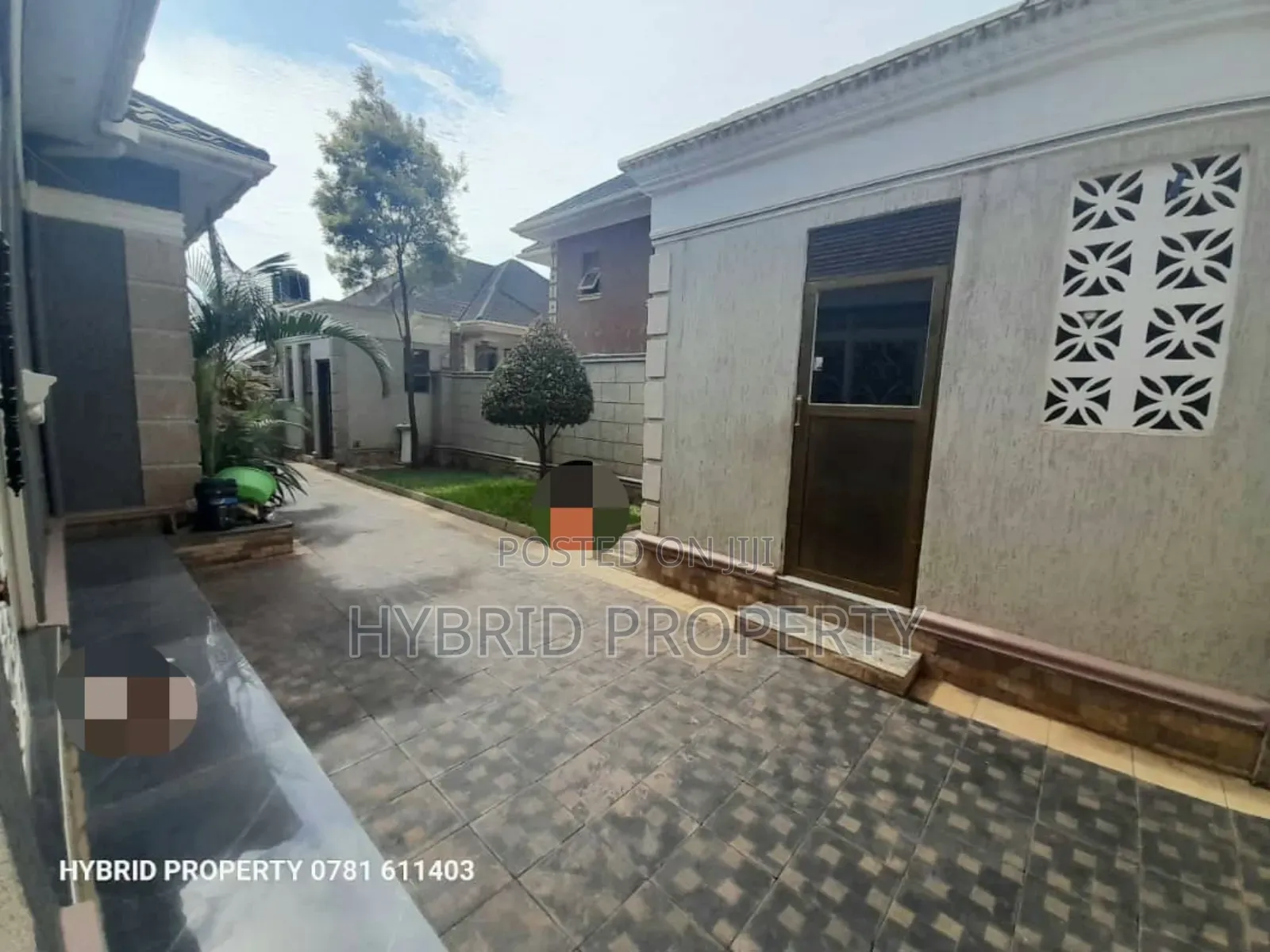 Furnished 4bdrm Penthouse in Nansana Along Hoima for sale