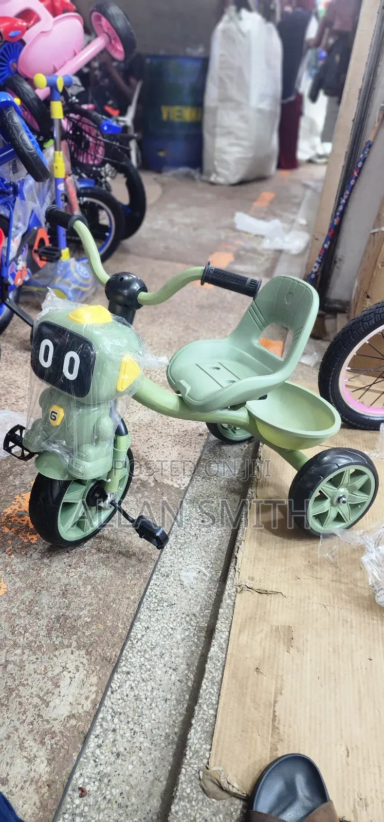 Head Box Tricycles