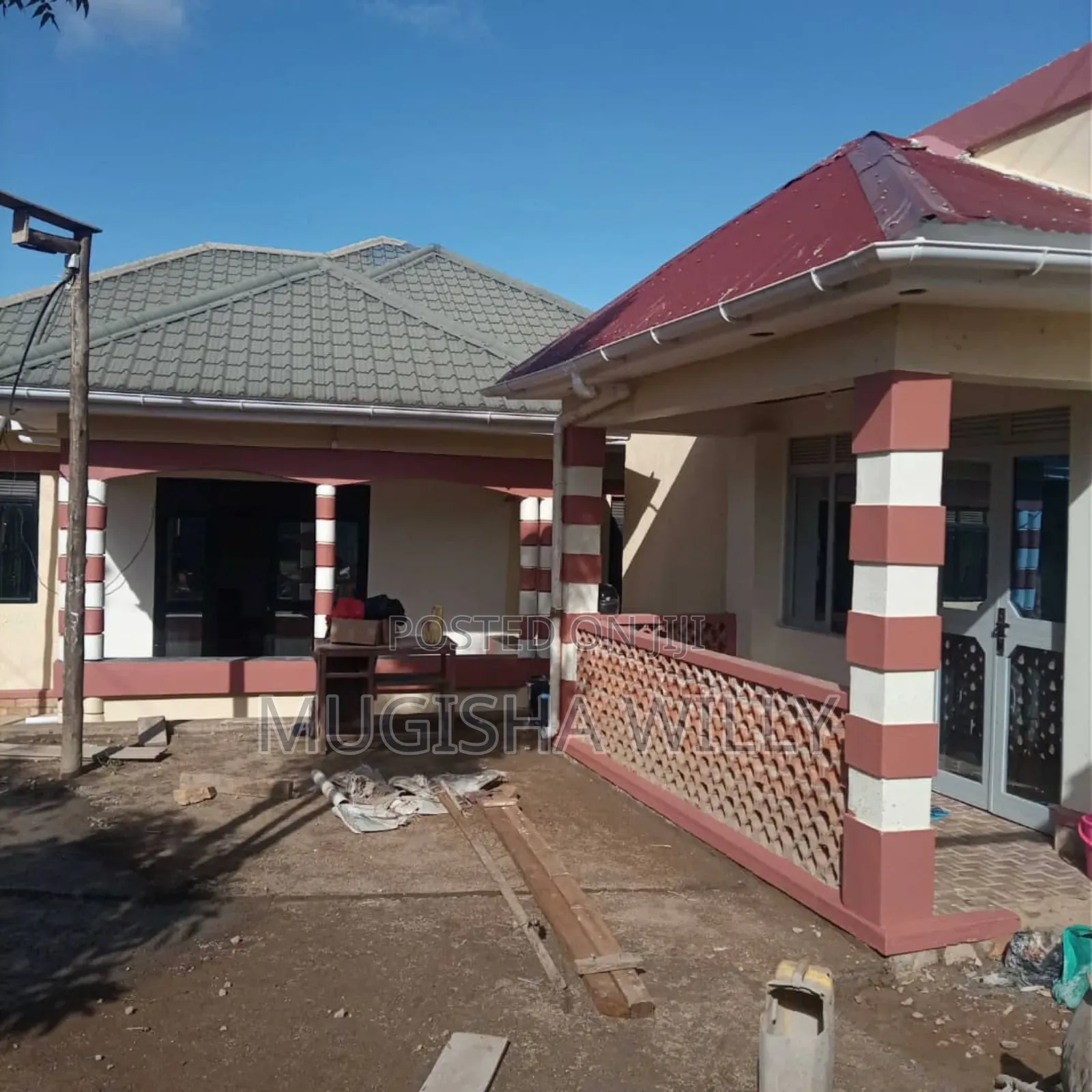 Houses for Sale at 250m