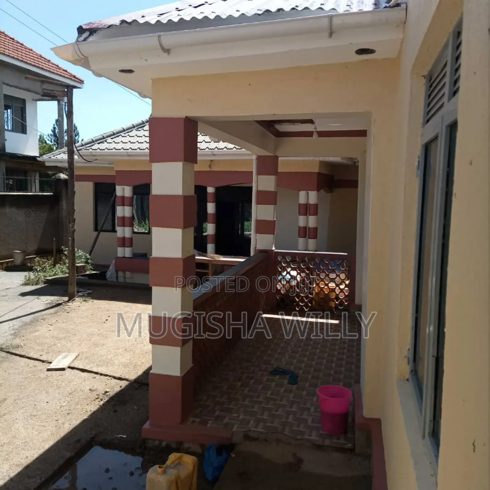 Houses for Sale at 250m