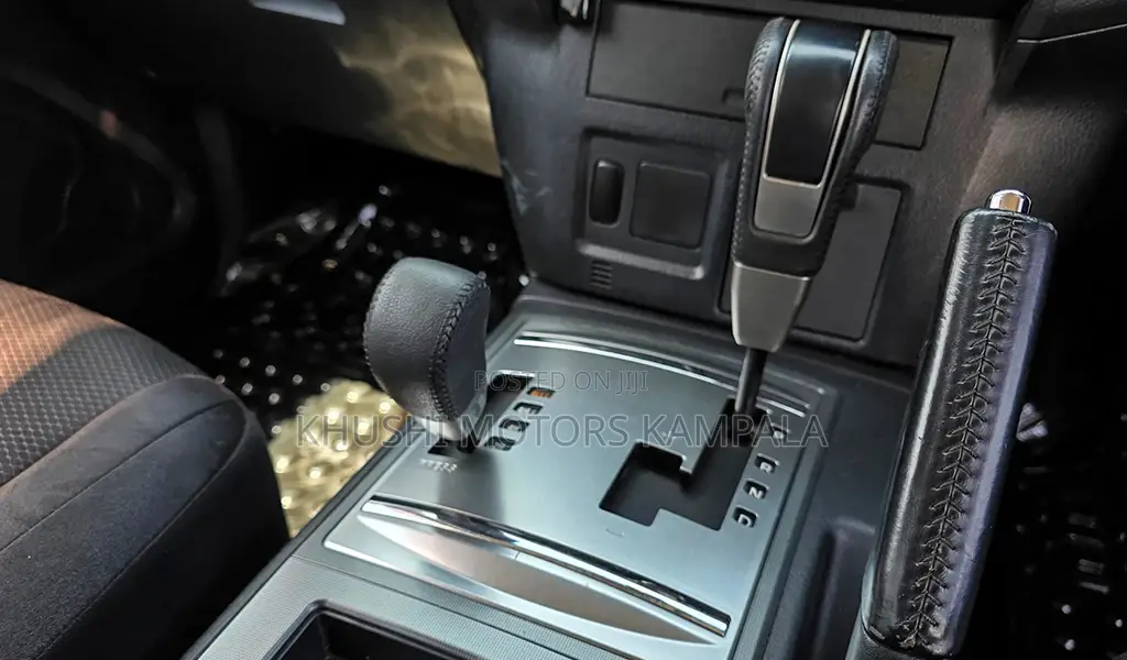 Mitsubishi Pajero 3.0 2011 Silver