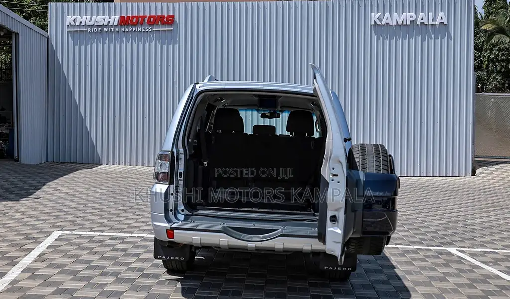 Mitsubishi Pajero 3.0 2011 Silver