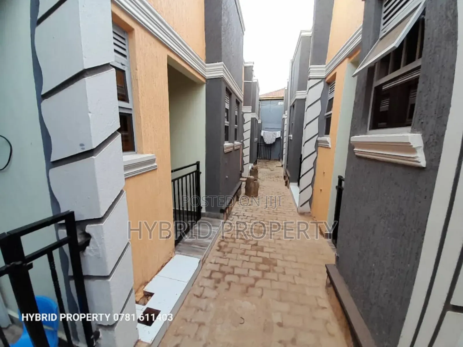 9bdrm Apartment in Nansana Along Hoima for sale