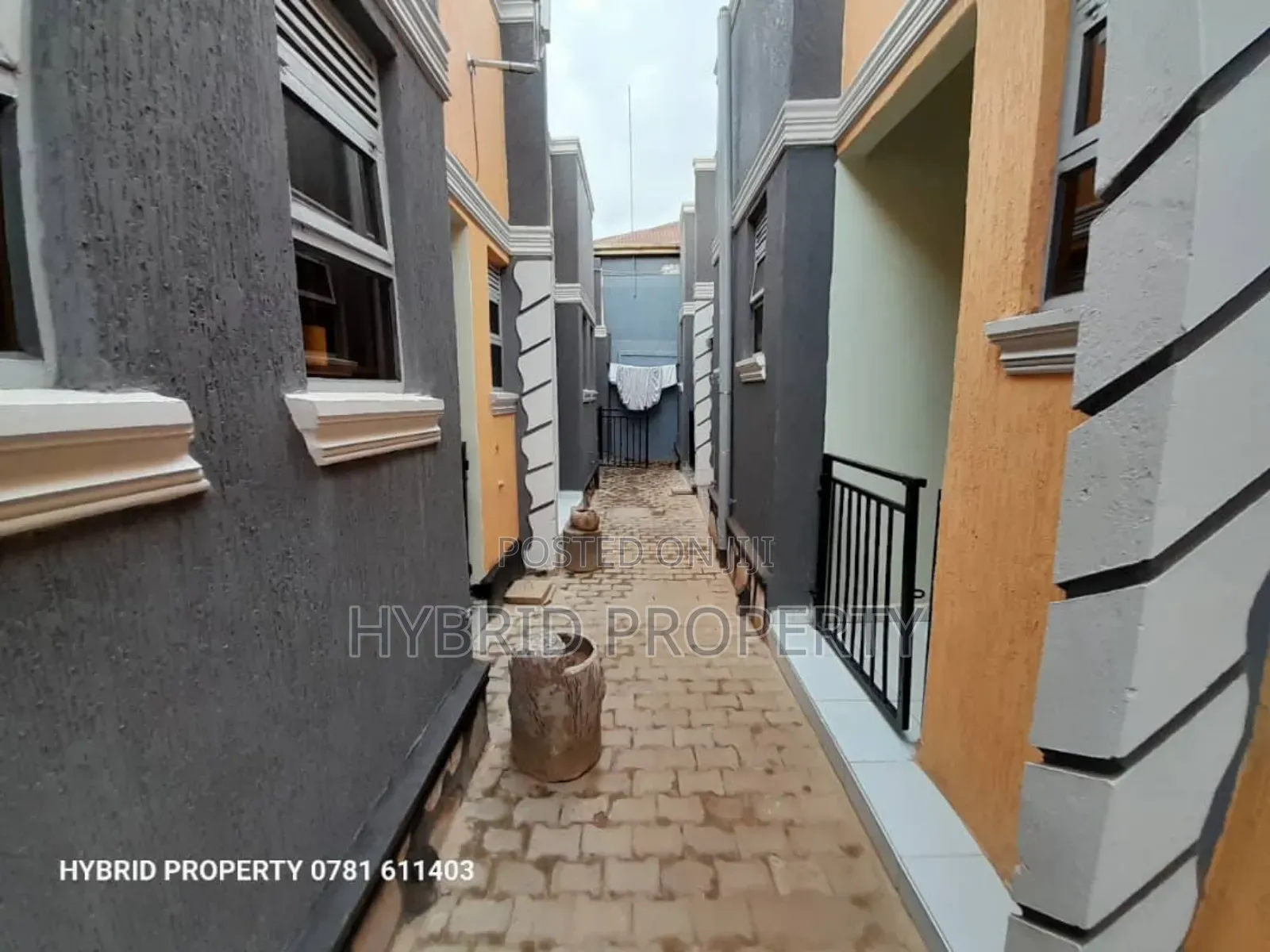 9bdrm Apartment in Nansana Along Hoima for sale