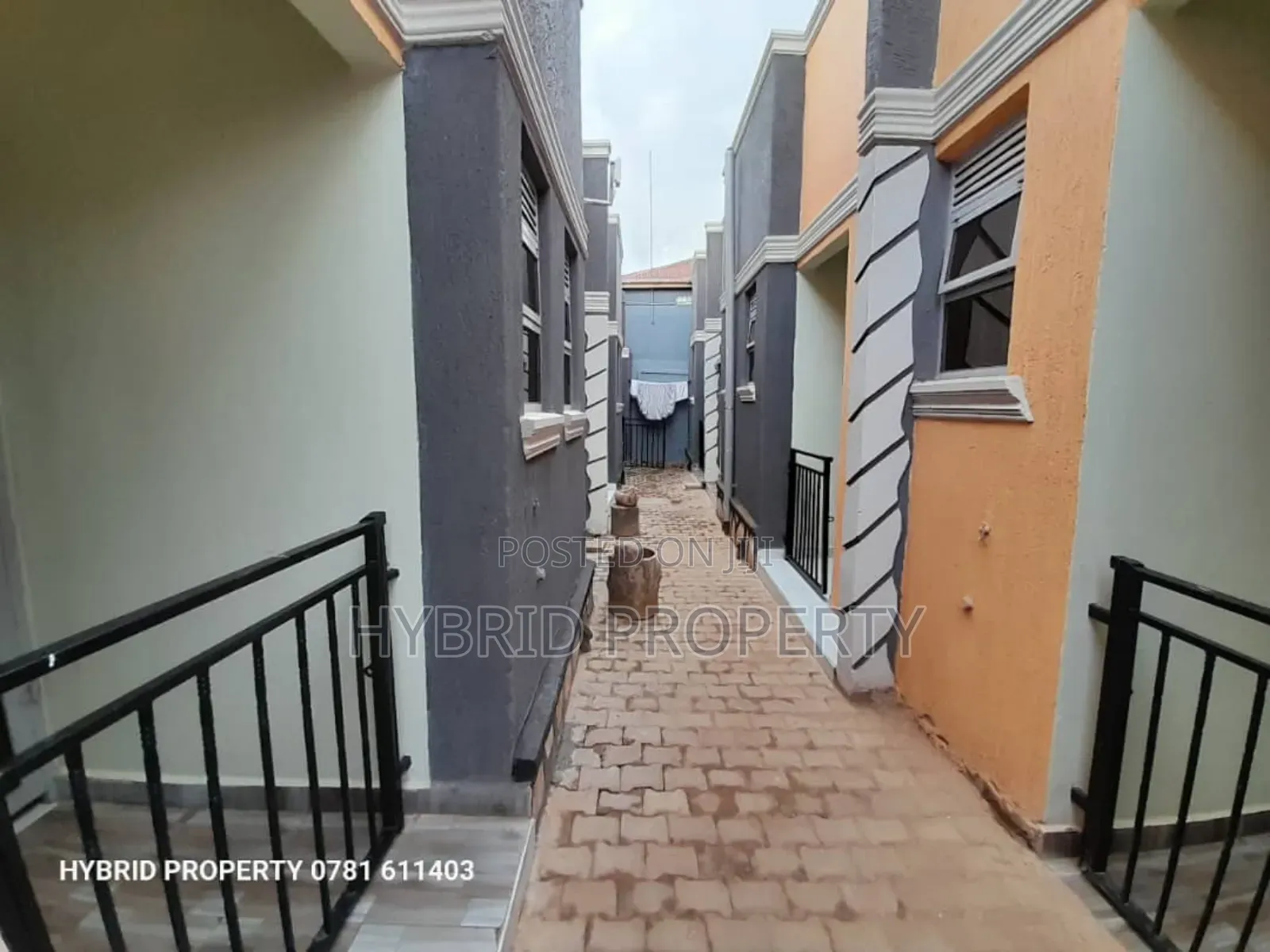 9bdrm Apartment in Nansana Along Hoima for sale
