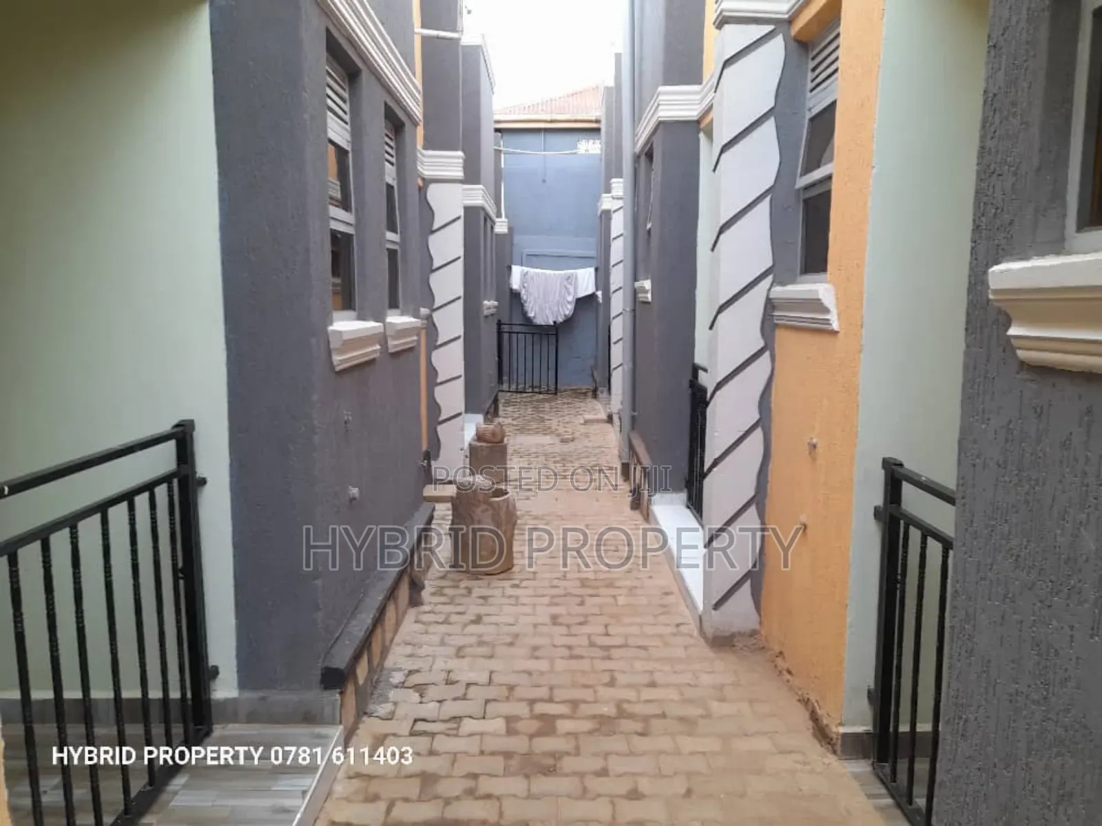 9bdrm Apartment in Nansana Along Hoima for sale