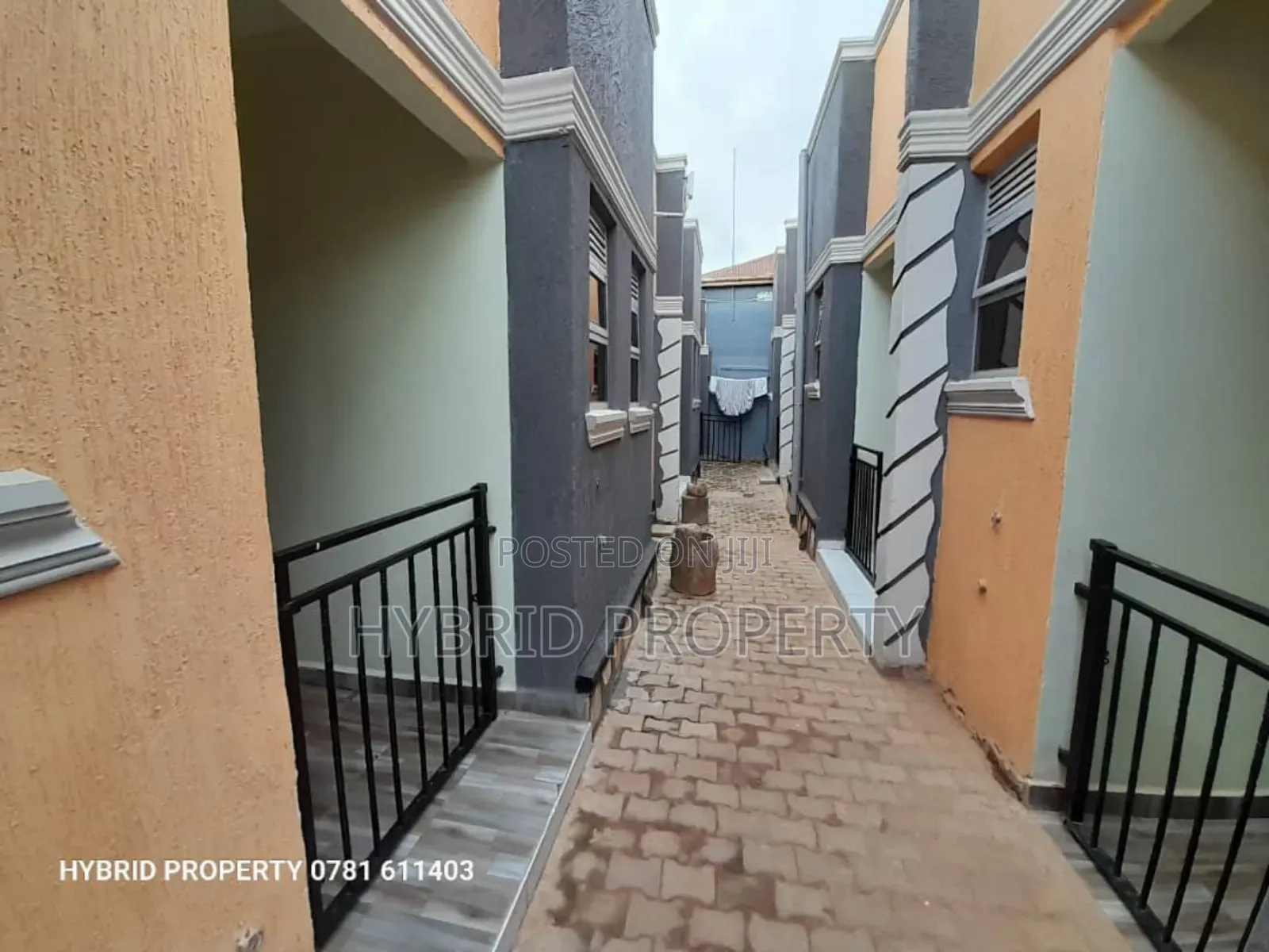 9bdrm Apartment in Nansana Along Hoima for sale