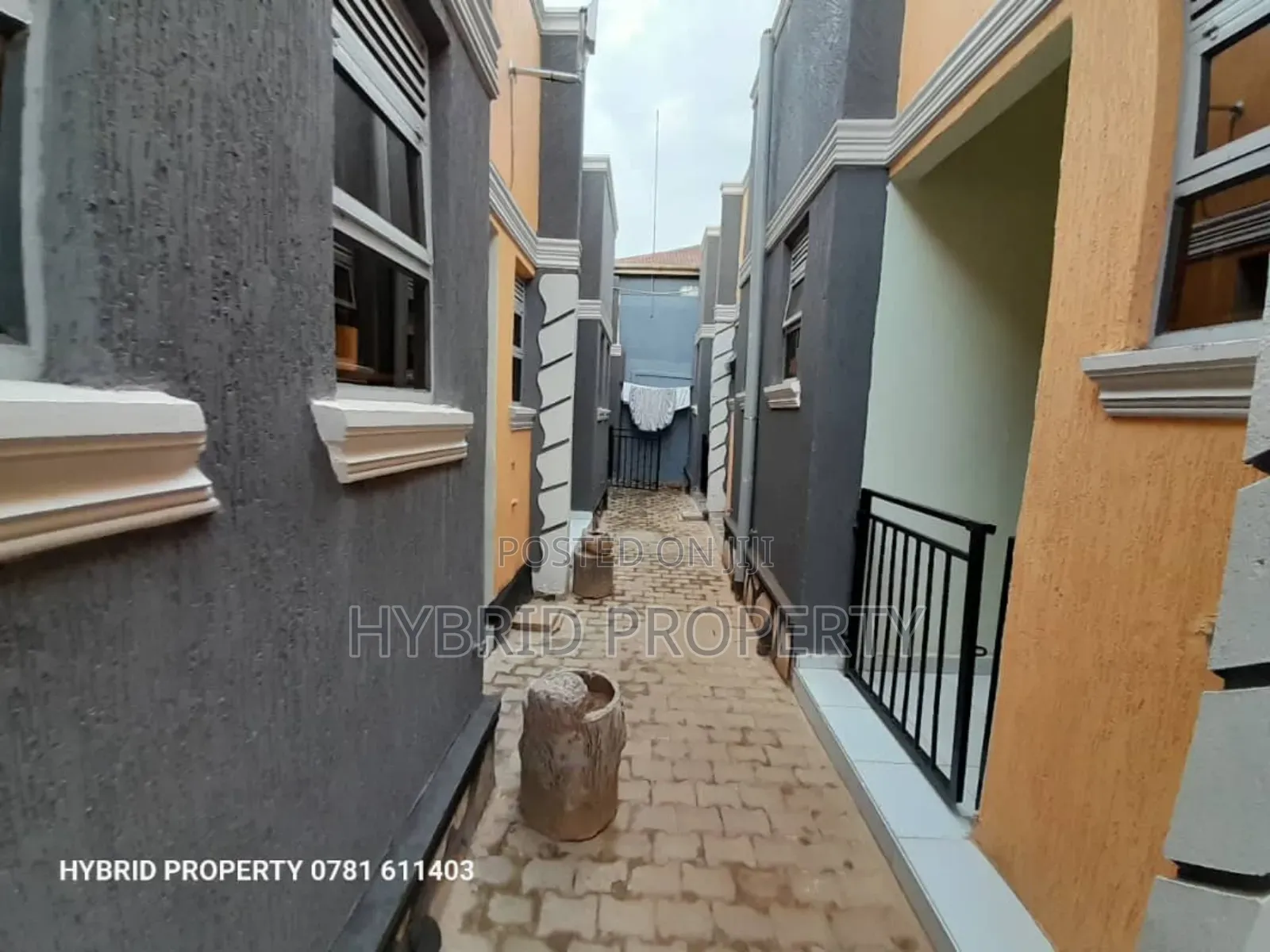 9bdrm Apartment in Nansana Along Hoima for sale