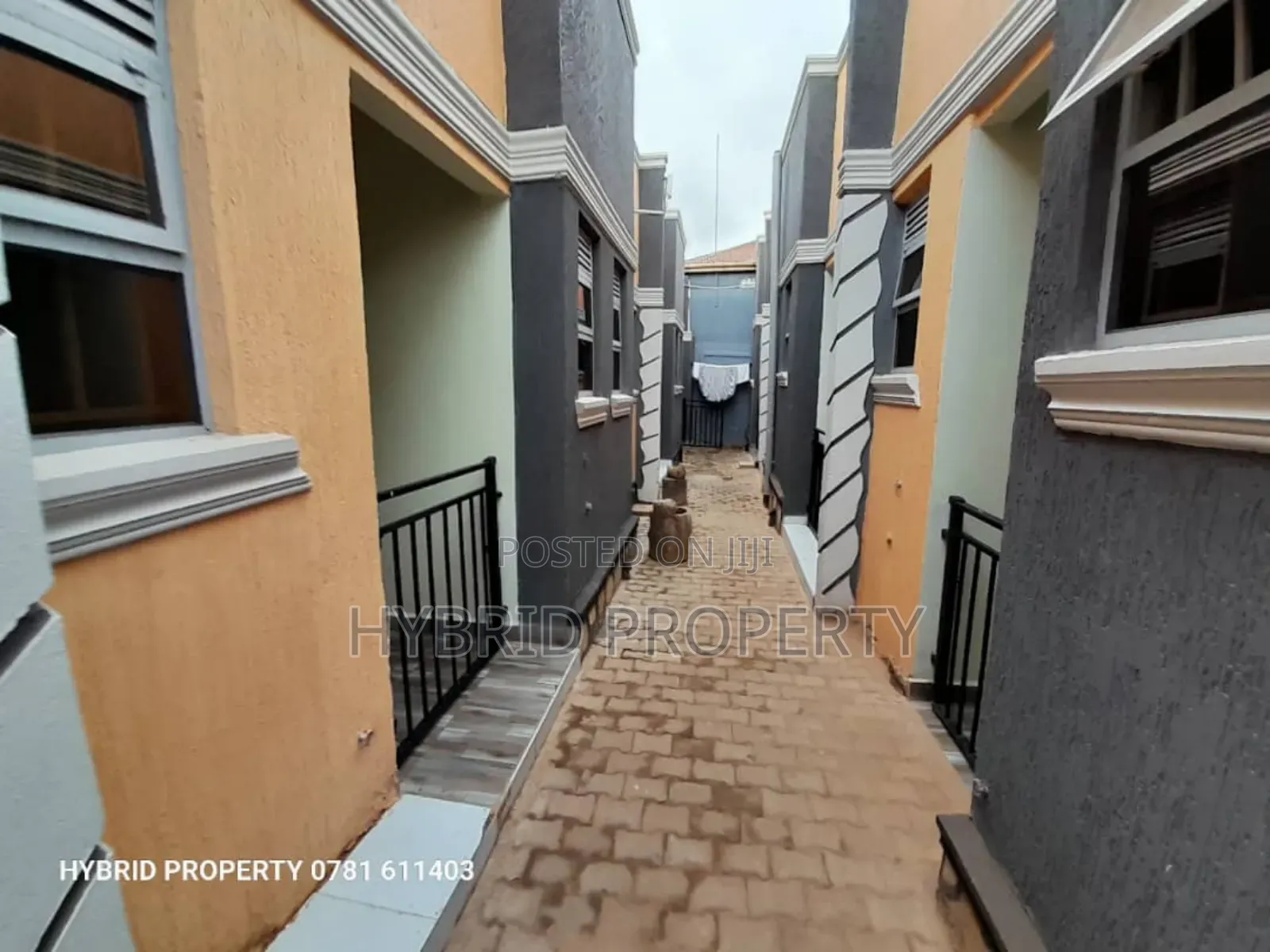 9bdrm Apartment in Nansana Along Hoima for sale