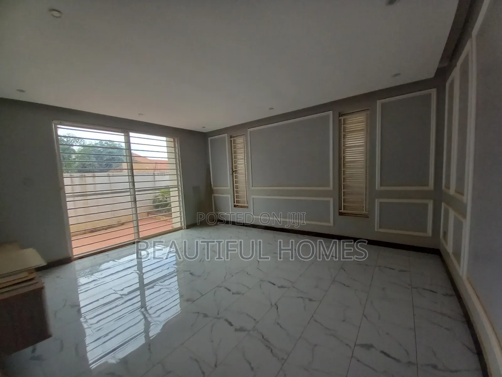 Furnished 4bdrm Duplex in Kira for sale