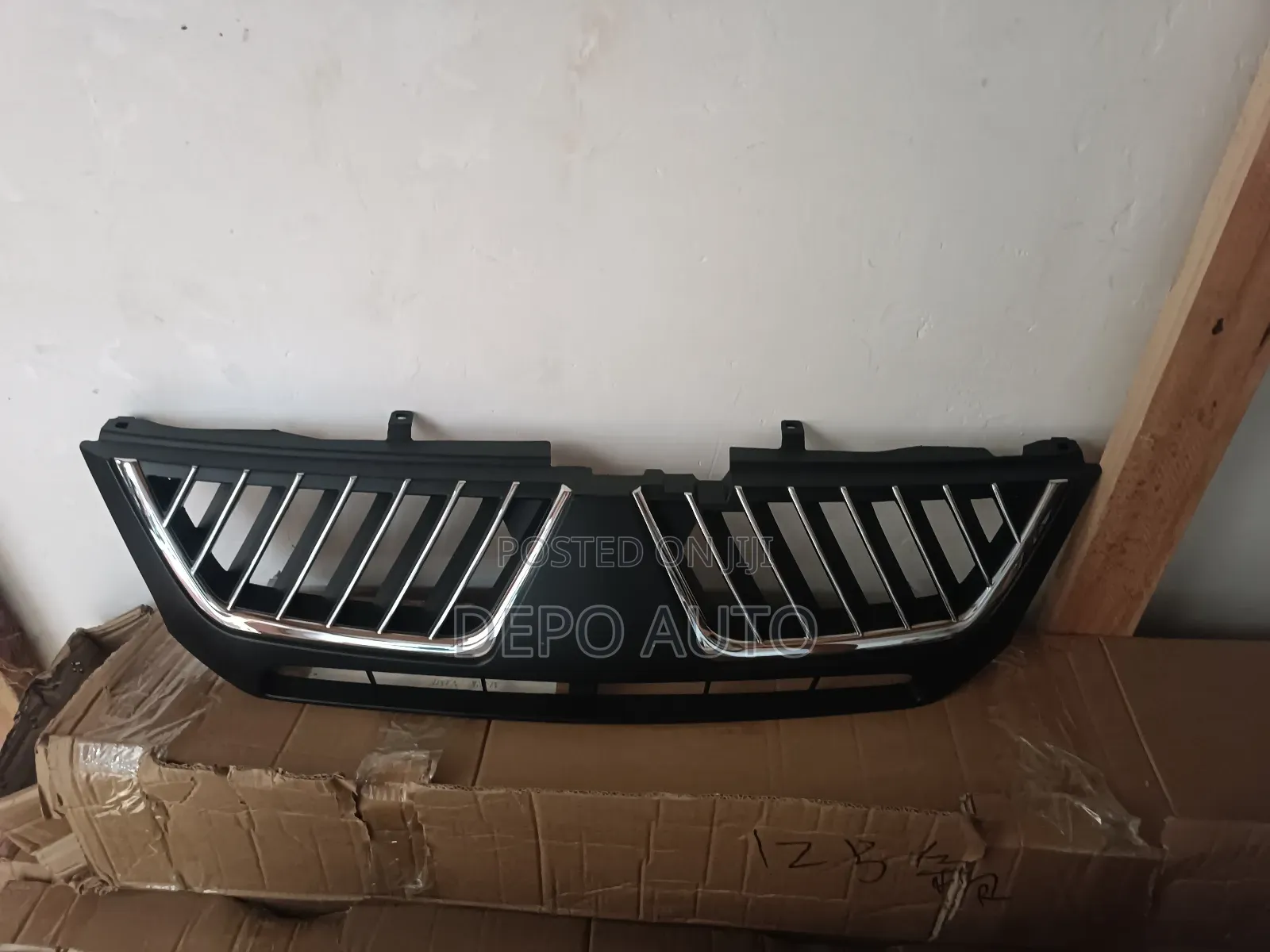 L200 Colt 2004 Grille