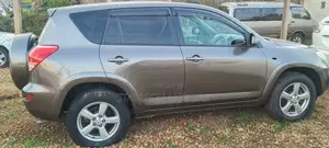 Toyota RAV4 3.5 2010 Gold