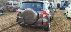 Toyota RAV4 3.5 2010 Gold