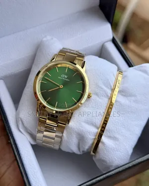 Daniel Wellington Women's Wrist Watch at 20% Discount