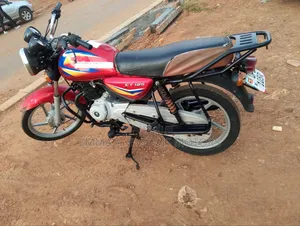 Bajaj Boxer 125 2022 Red