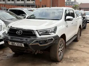 Toyota Land Cruiser Prado 2017 White