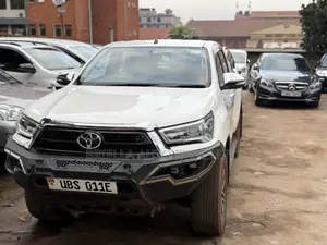 Toyota Land Cruiser Prado 2017 White